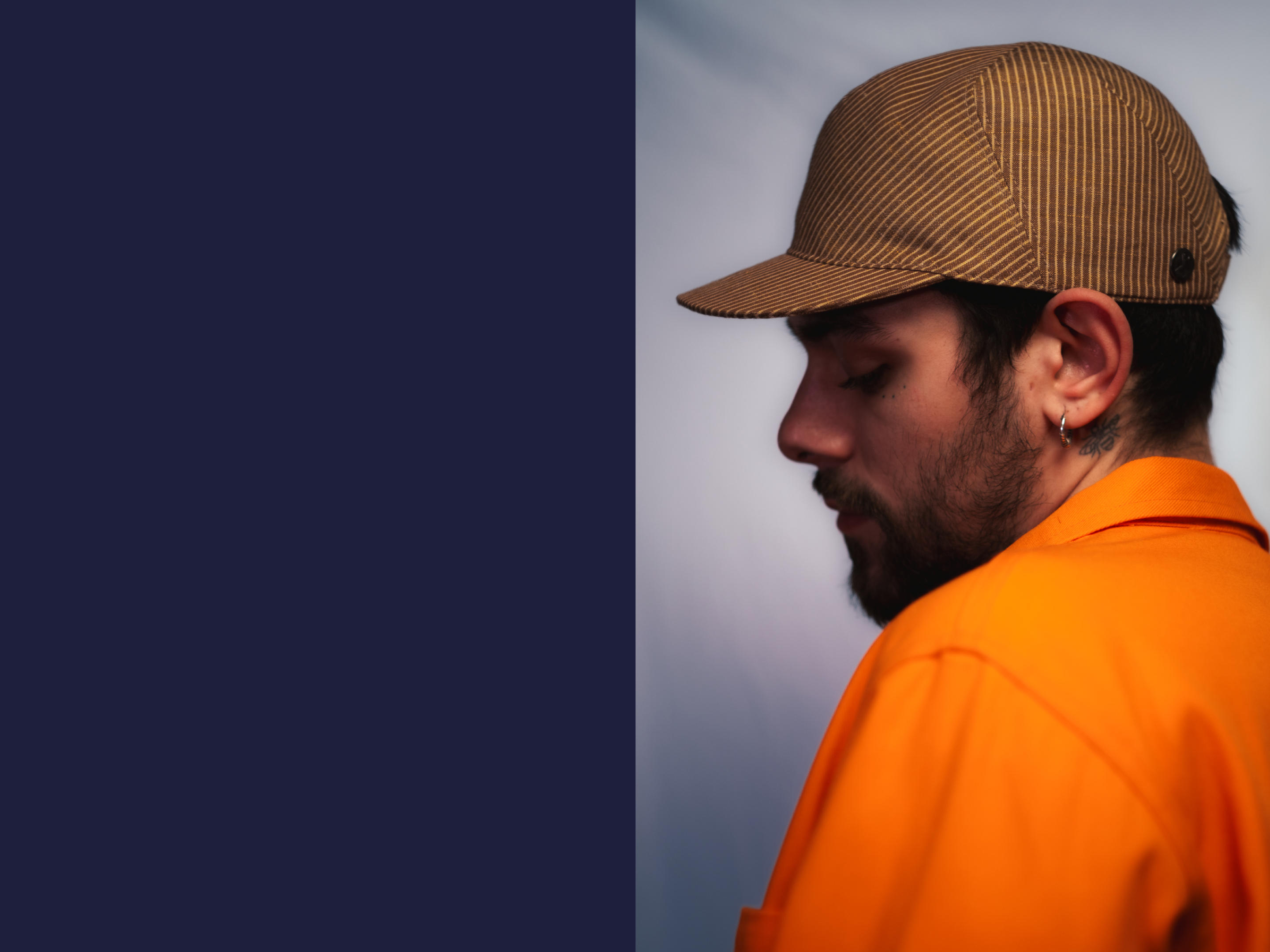 N°104_Tobacco and ivory stripeweave cap_Le Panache Paris© Tristan is wearing a Le Panache Paris© cap made in France with tobacco and ivory stripeweave100% cotton.