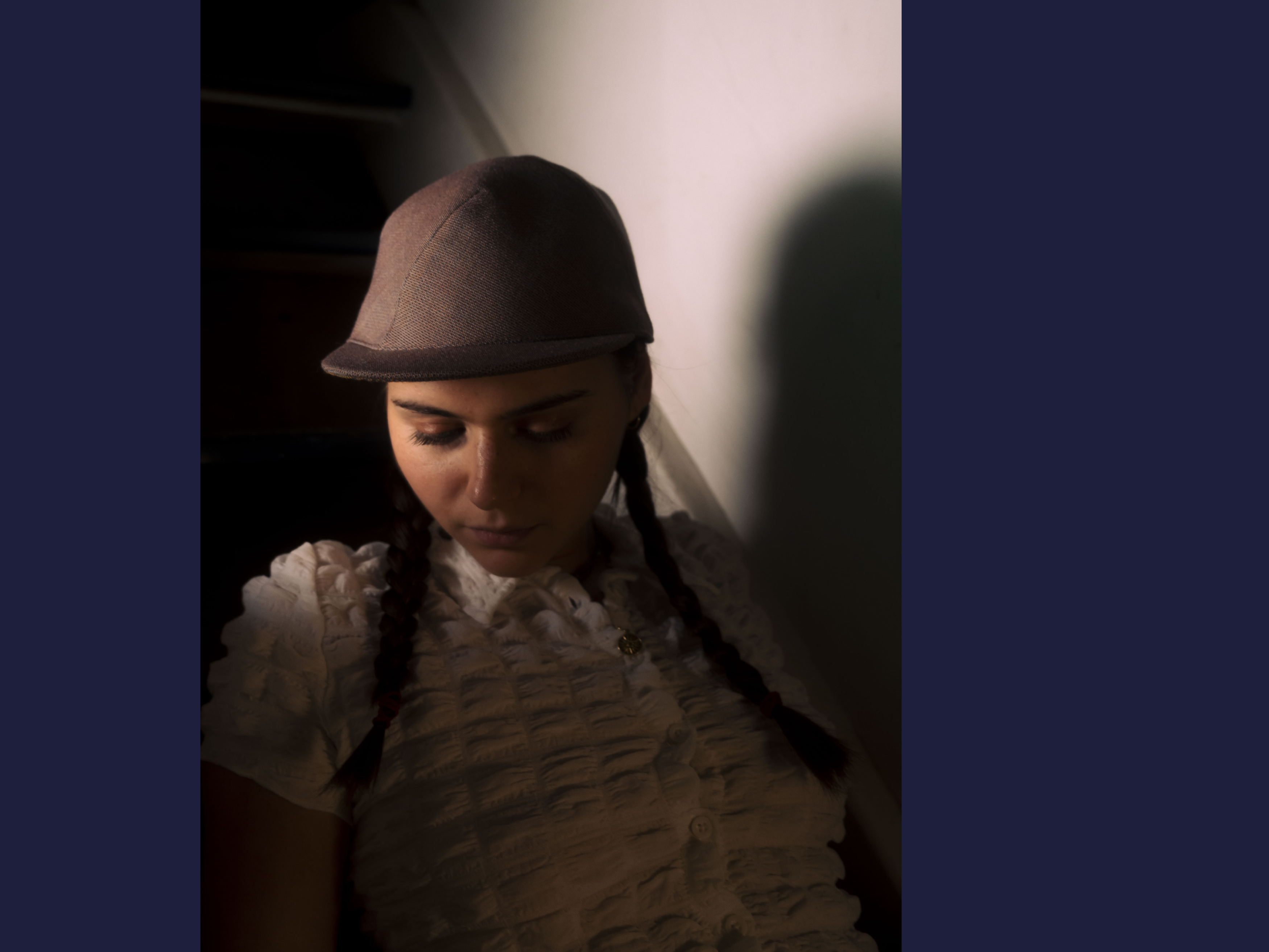 N°98_Wool bluish pink cap_Le Panache Paris© Michetti is wearing a Le Panache Paris© cap made in France with Morph_7101, fabric from Gabriel© brand, 85% New Zealand wool and 15% polyamide in pink color and bluish reflections.