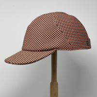 N°110_cap on hat rack_Le Panache Paris©